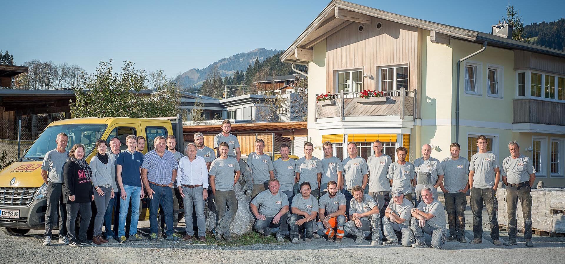 Prama Bau Team am Bau